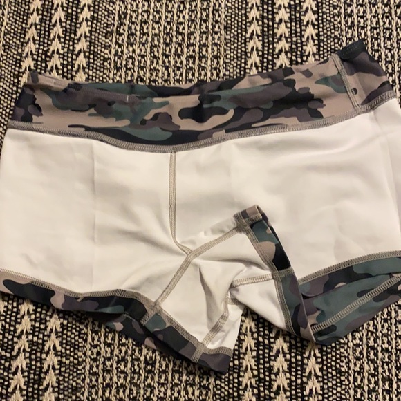 KFT Brand Camo Workout Shorts Size Small - Picture 3 of 5